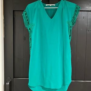 Beautiful green v neck above the knee size XS dress.